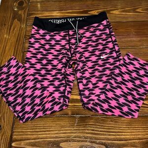 NWOT NIKE Dri-fit Pink and Black Run Fast Live Fearless  running Capri Leggings